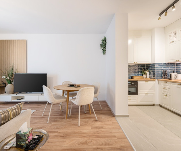 Stylish Apartment with Balcony, Garage & Cleaning