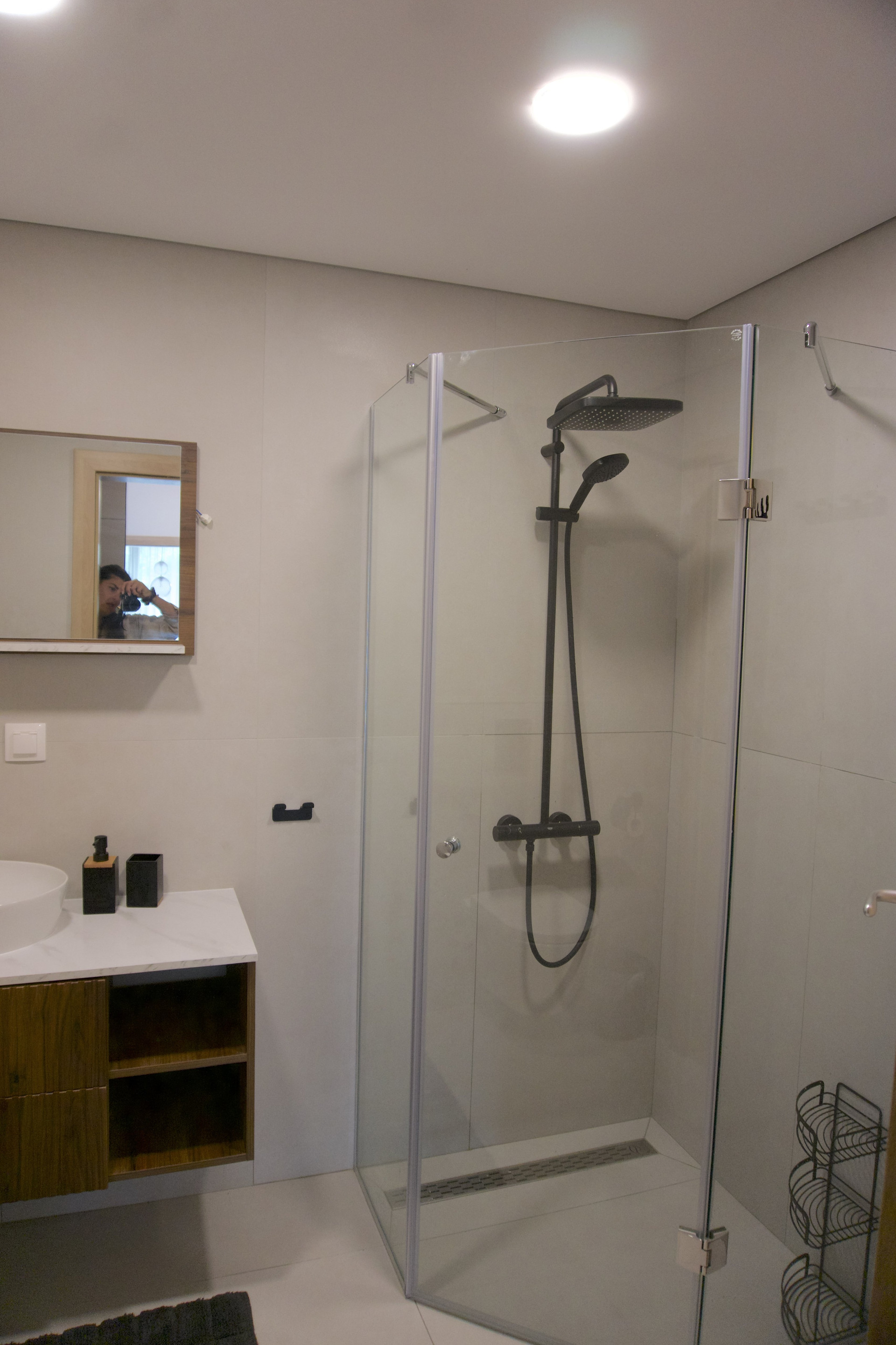 Bathroom glass shower enclosure