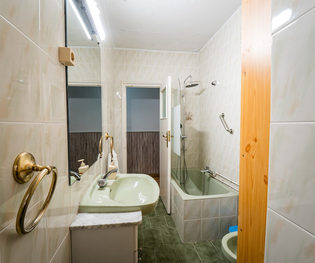 Spacious apartment in Chamberí by beBalmy