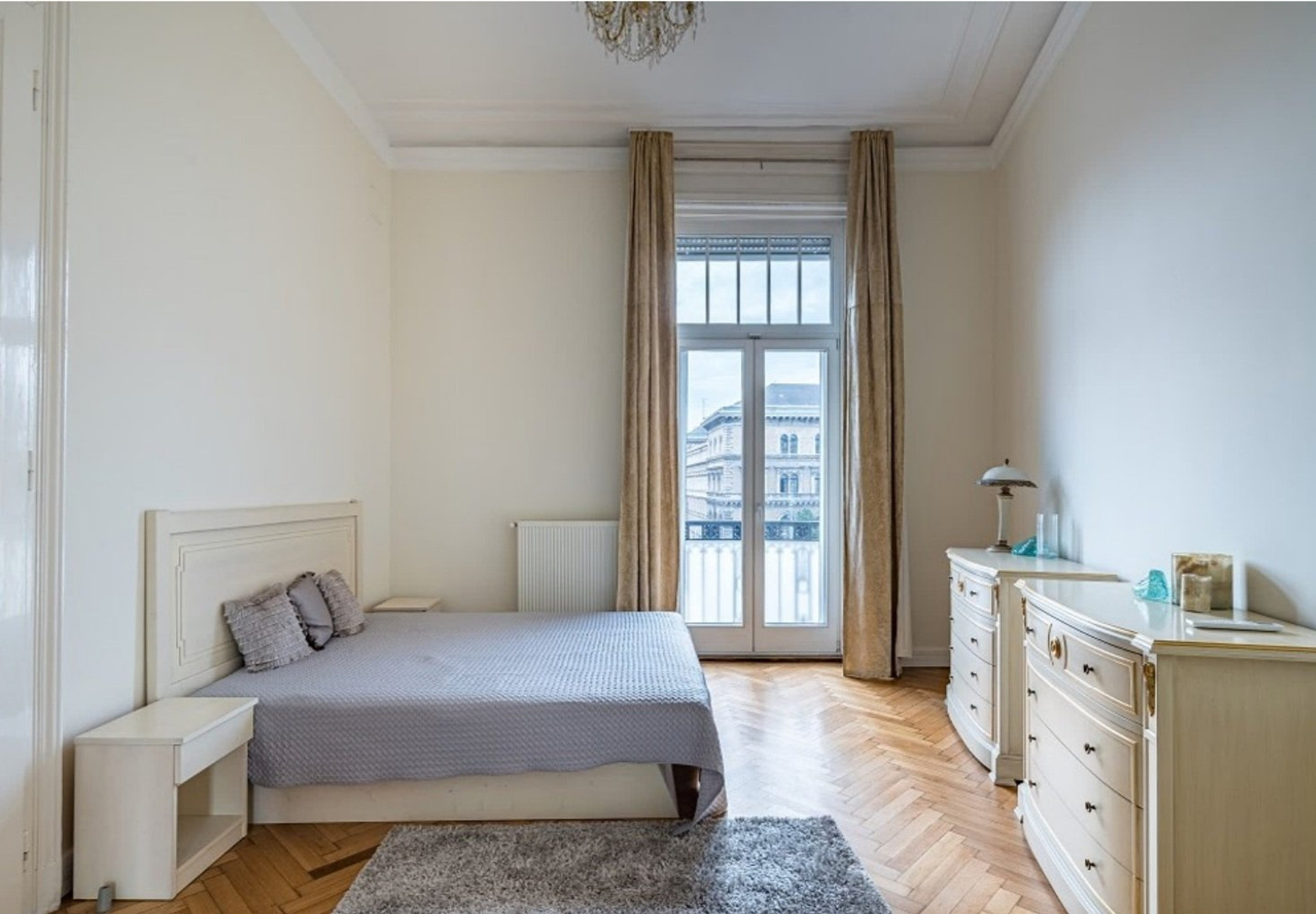 Bedroom with single bed city view
