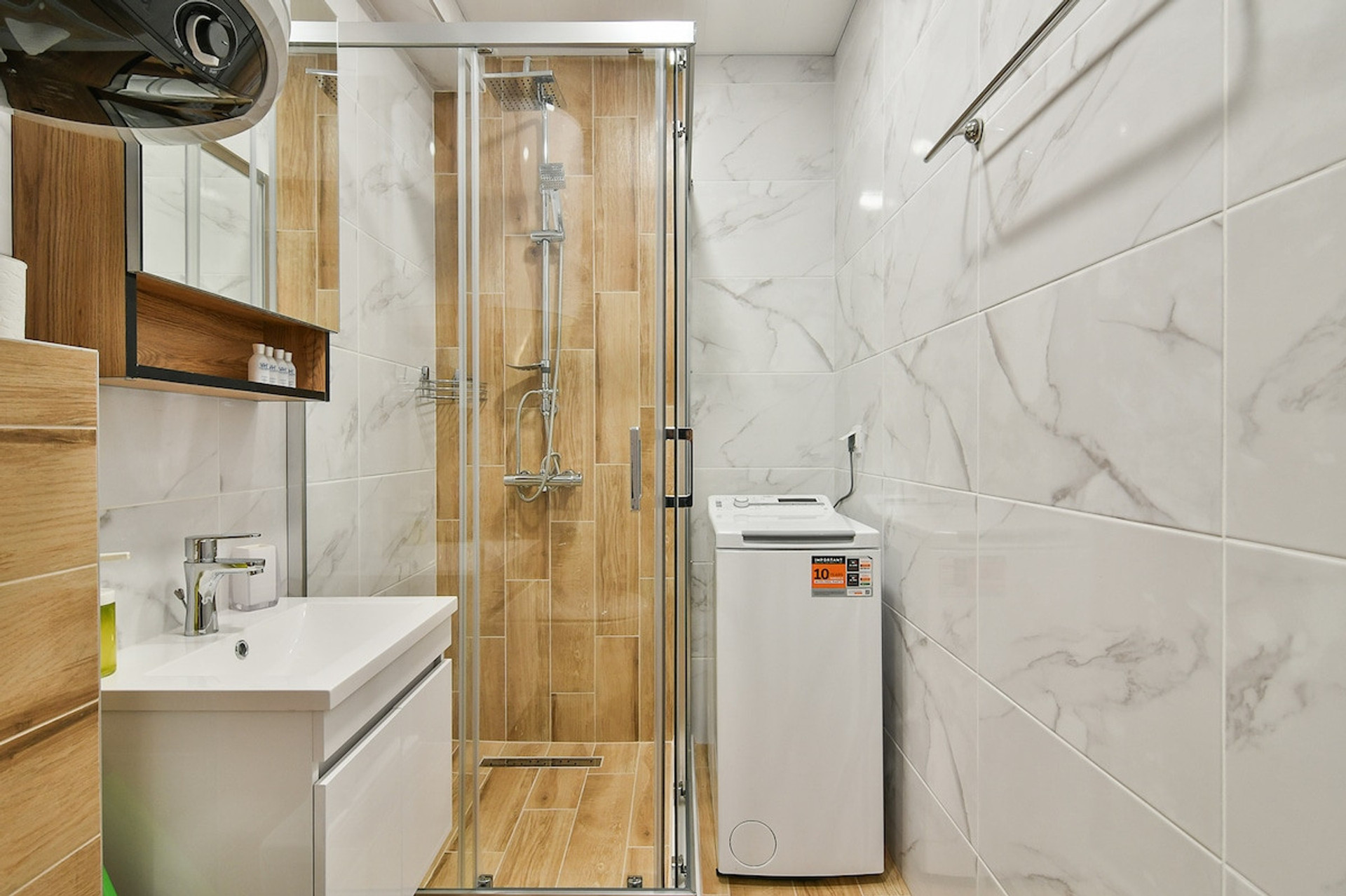 Full bathroom image 2