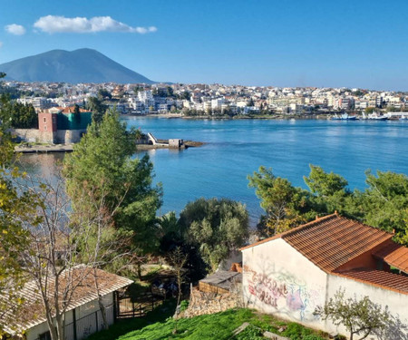 Sunny apartment in front of the sea, near Athens