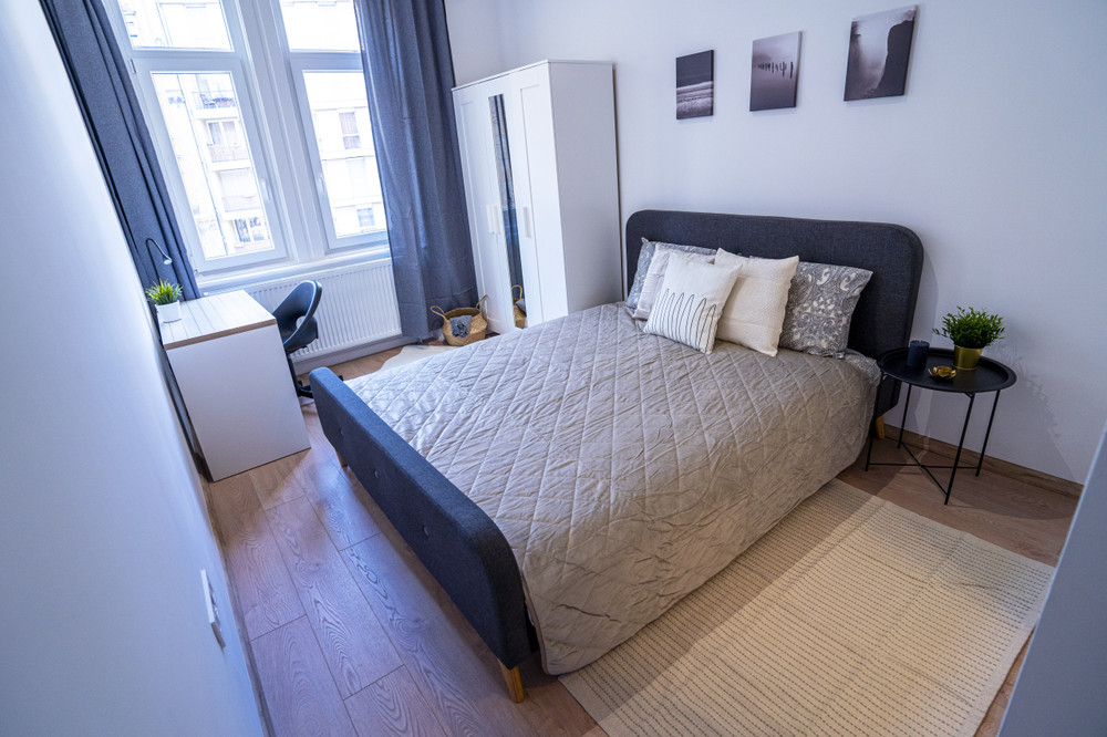Hevesi square 3 - ROOM 3 with private Bathroom preview