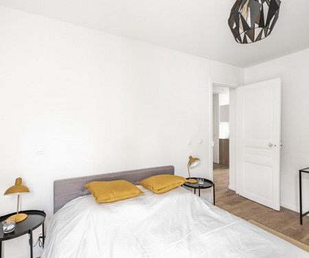 Safe Haven in the heart of Courbevoie - with Parki