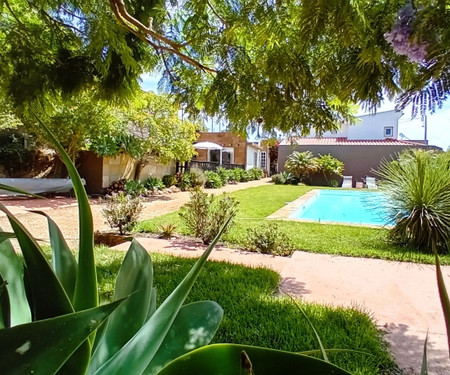 Cozy Casa with shared pool & garden