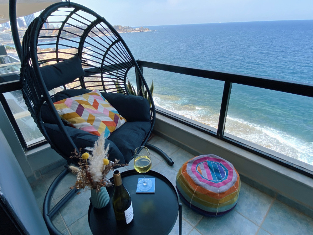 Gorgeous seafront flat in Malta preview