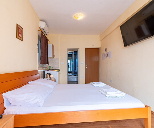 S1 studio next to the beach, with the sea view