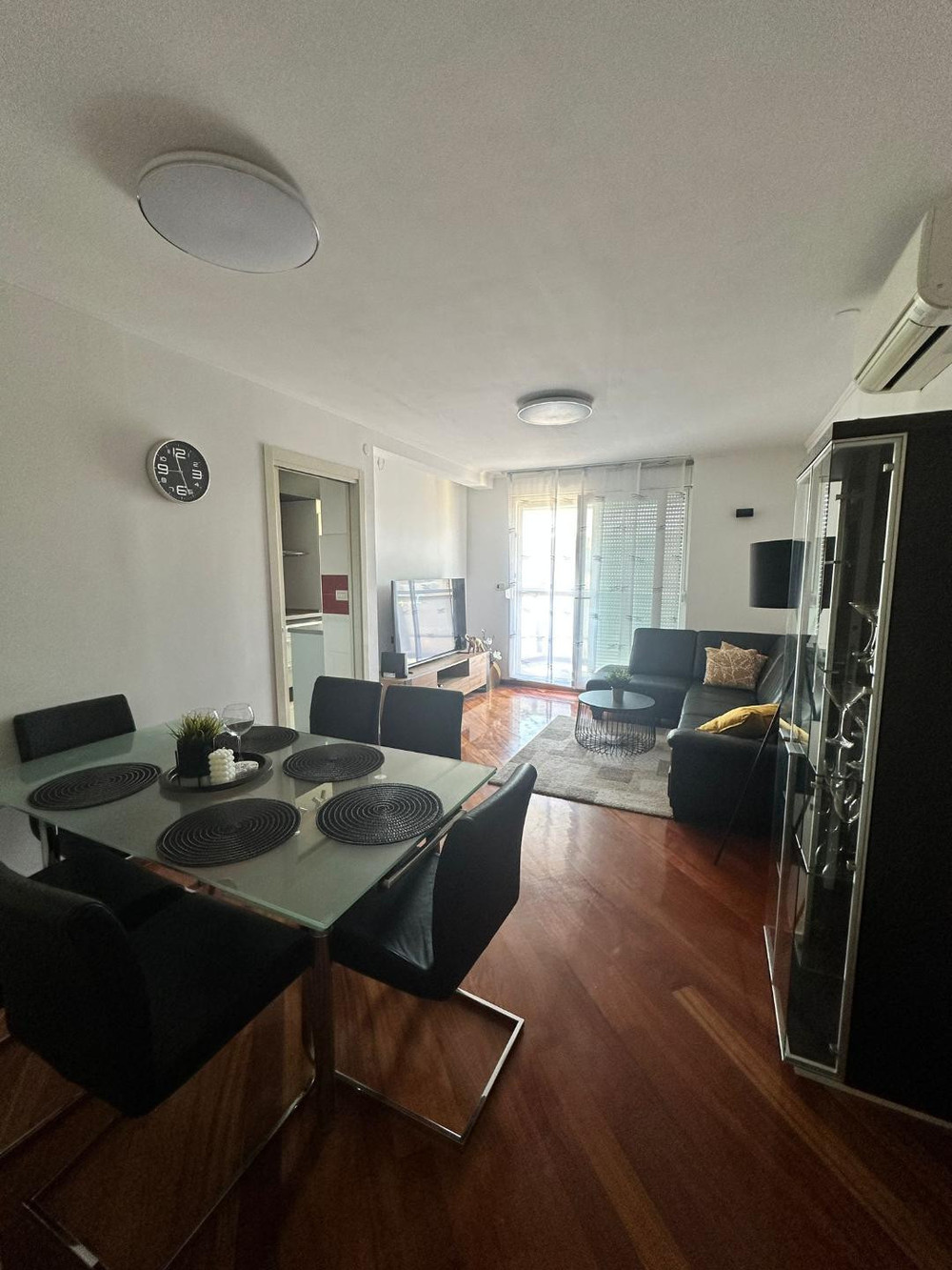 84m2 - 2 BR / 2 BA / Home GYM/Garage 2 slots Pvt. preview