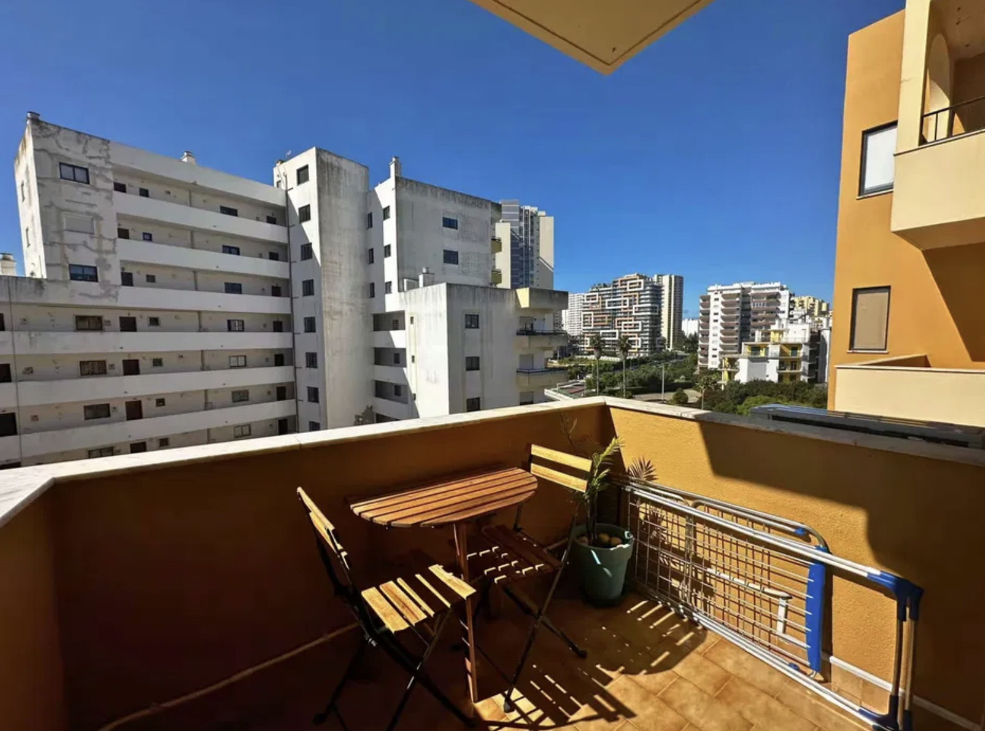 balcony
