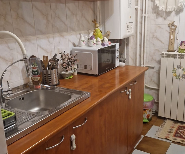 Large Group Accommodation Bucharest, 4 apt,20slips