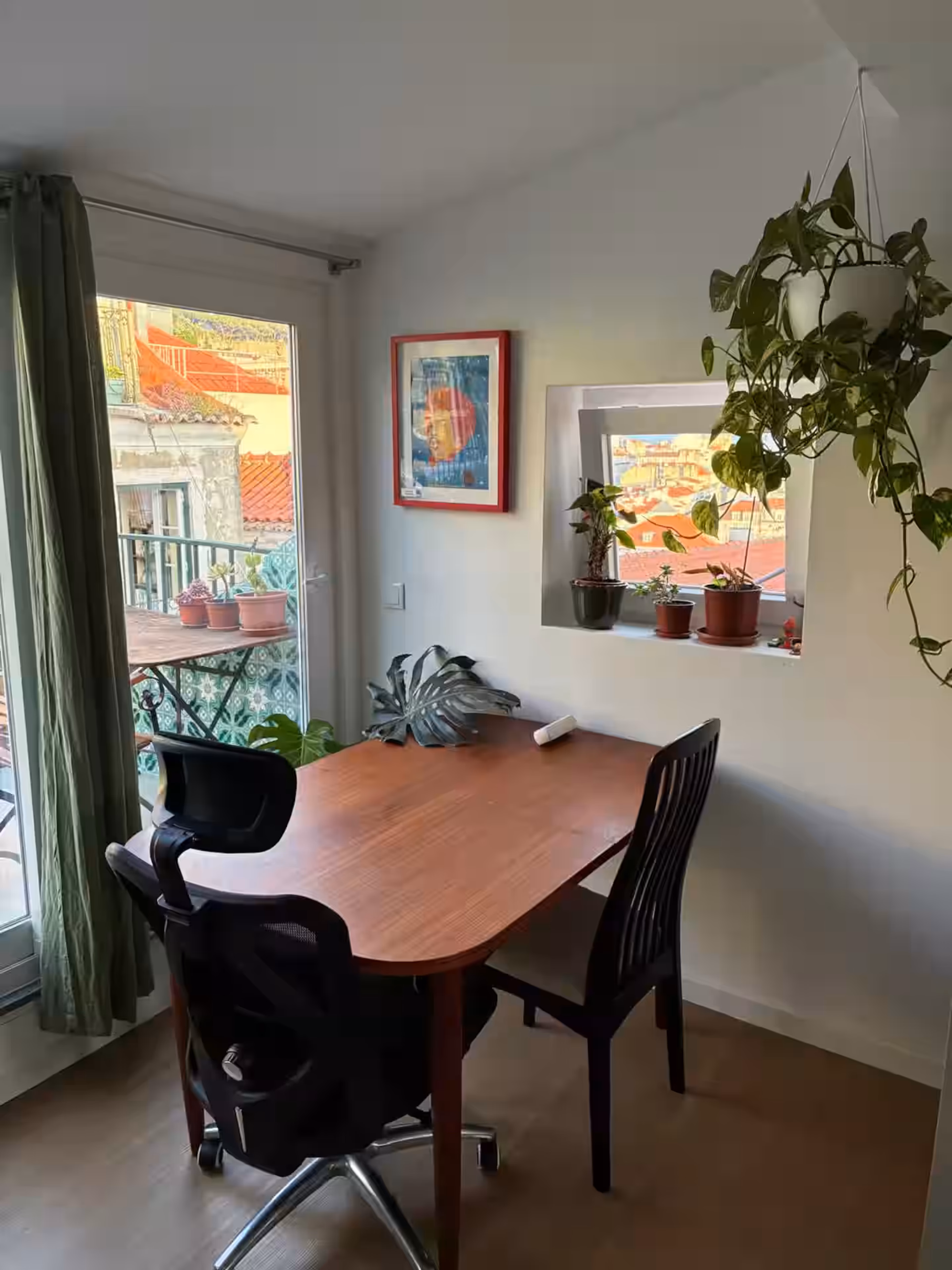 Working and dining table in the living room