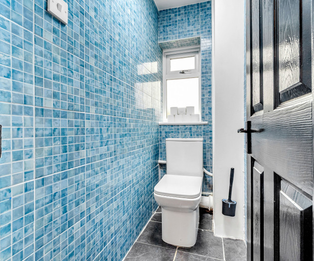 Spacious 4-Bedroom Haven in Orpington Retreat