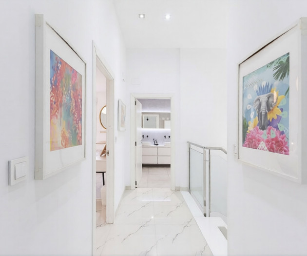Large, modern house in Valencia City!