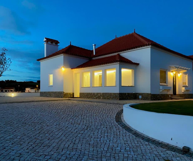 Comfortable Vineyard House in the Silver Coast