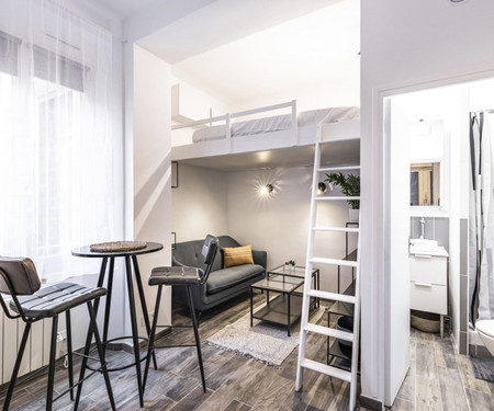 Pretty studio Batignolles - Civil lease