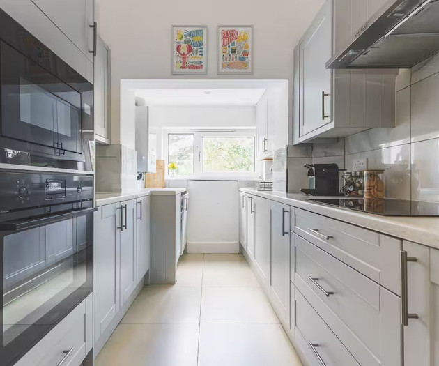 3 bed | Sleeps 7 | Private Parking | Great Locatio