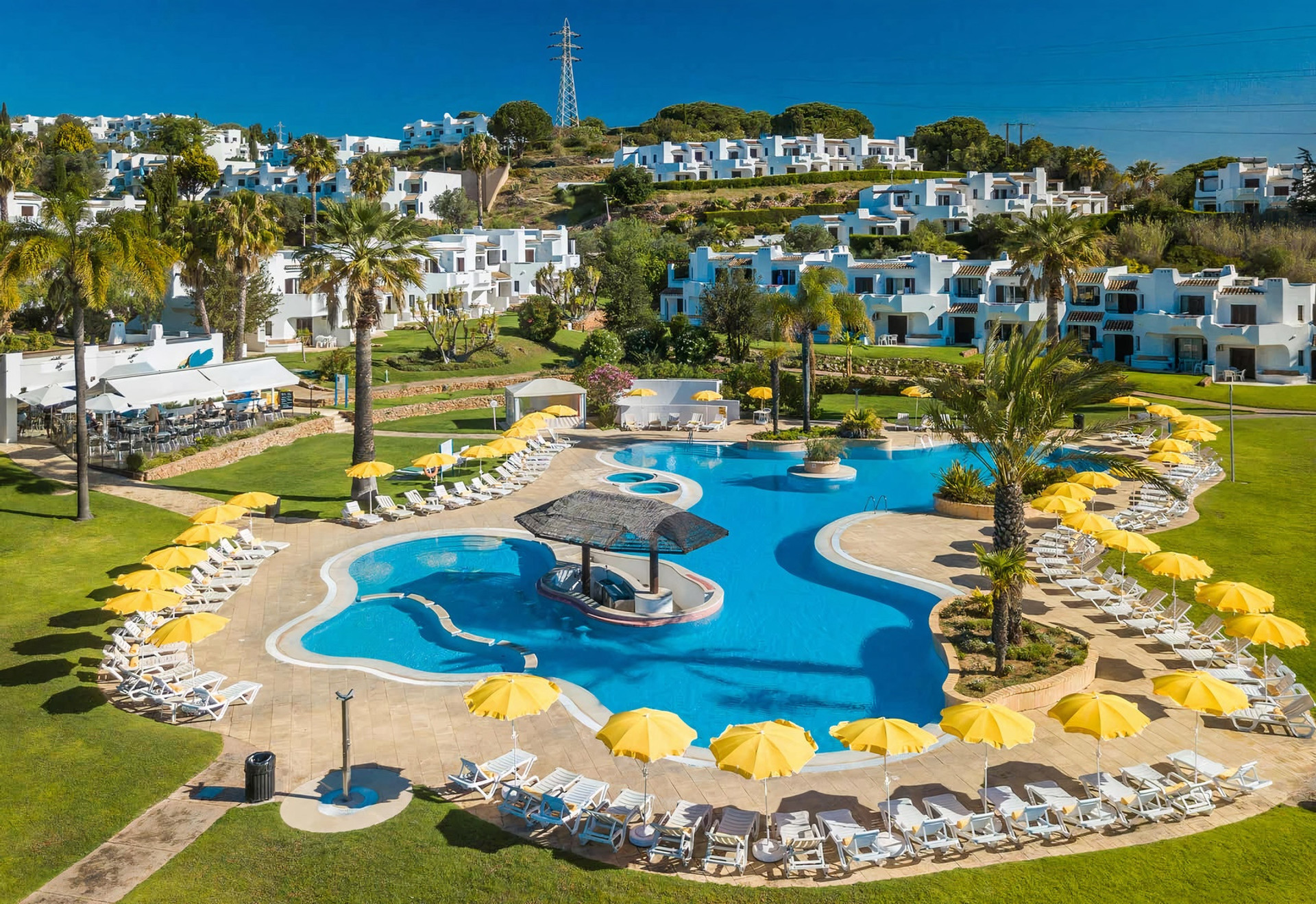 Clube Albufeira, resort with 4 shared pool, mini-golf, mini-supermarket and restaurants