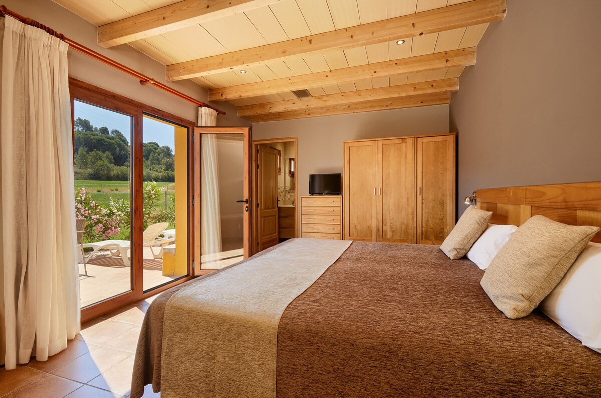 Bedroom image 1