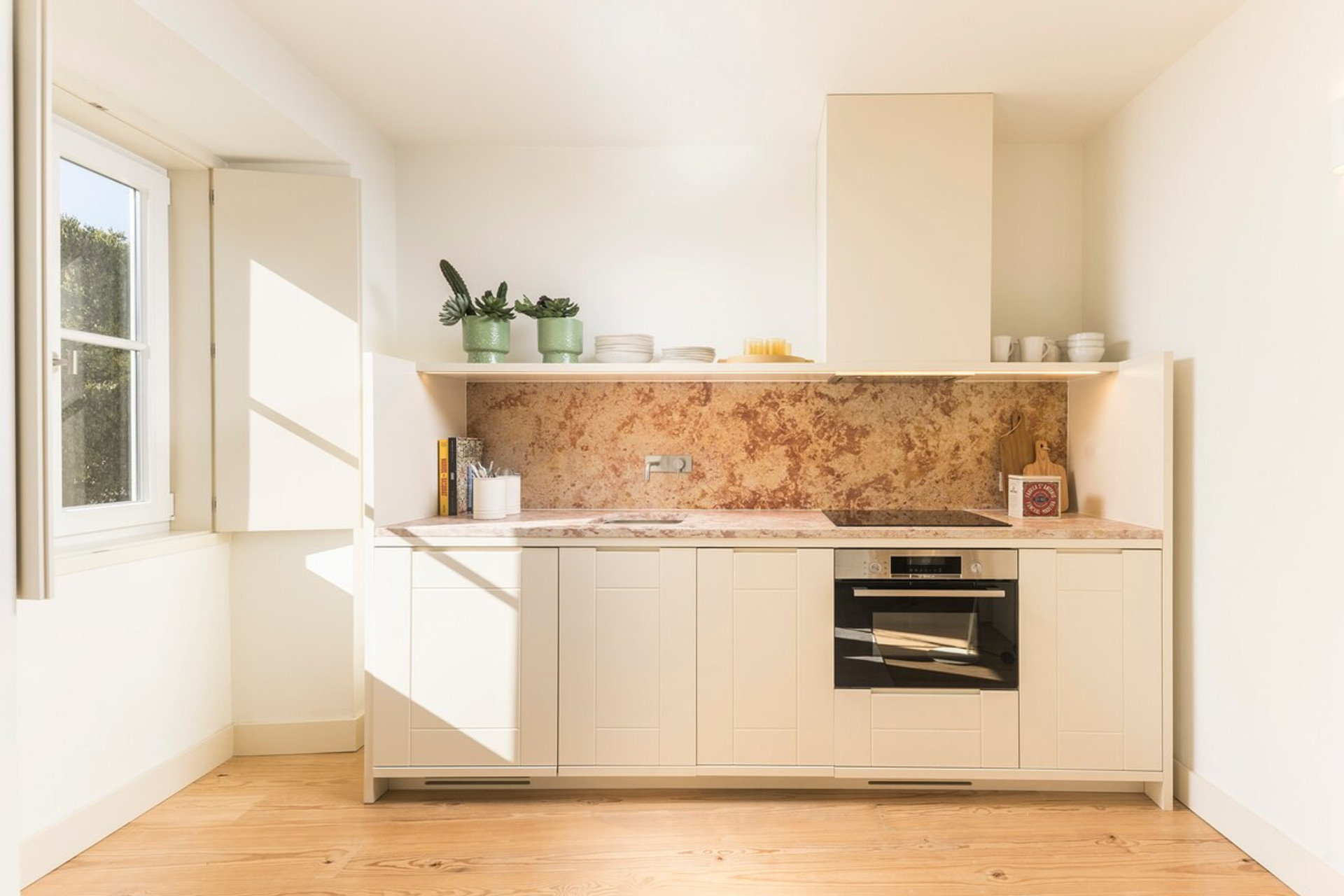 Full kitchen
