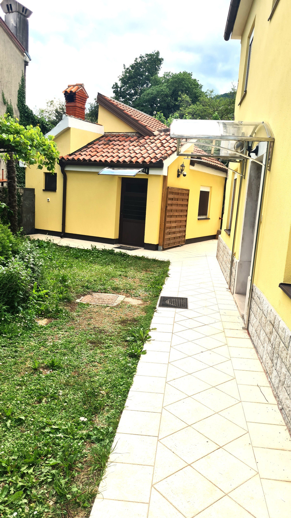 garden house/art gallery preview