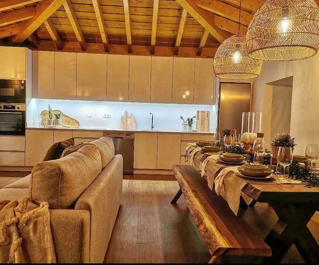 Luxury 5‑Bedroom Villa with Pool and Garden