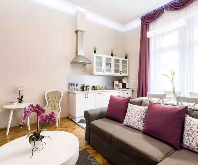 Vintage DIY home near the Basilica