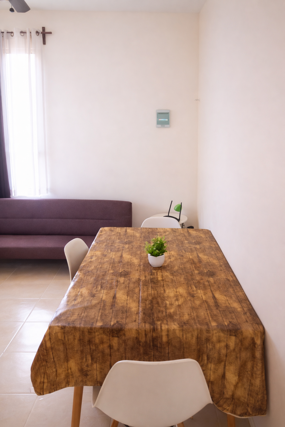 Bright apartment with workspace & pool. preview