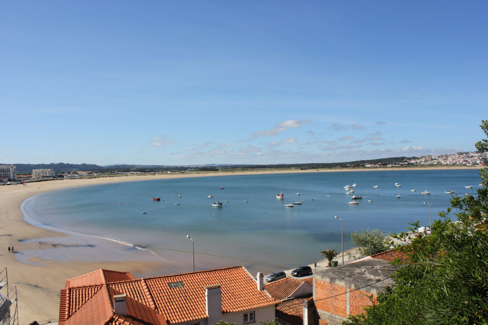 Spacious Flat at the heart of Sao Martinho Bay preview