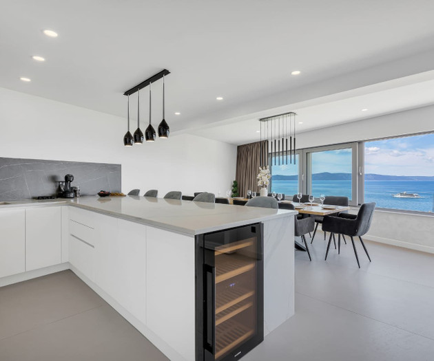 Penthouse Soll 100m from sea