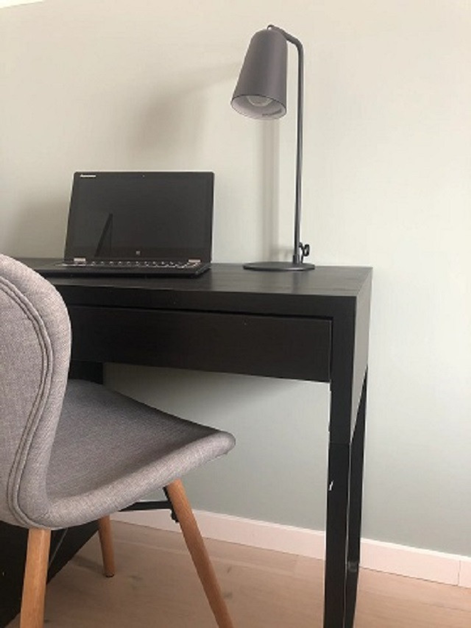 Desk -desk lamp & Electricity outlets