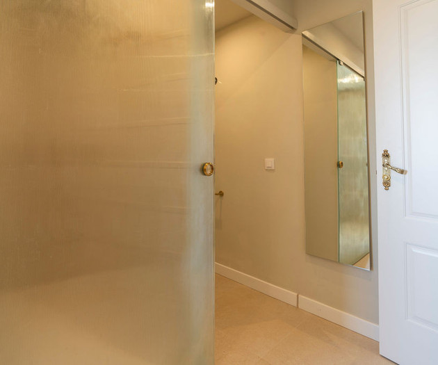 Big apartment with terras, Calle del Hospital 1.28