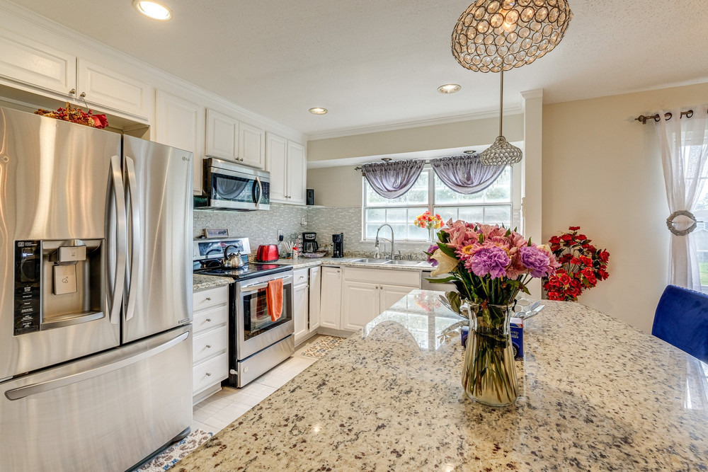Spacious 5BR Furnished Home • Parking • WiFi • Per preview