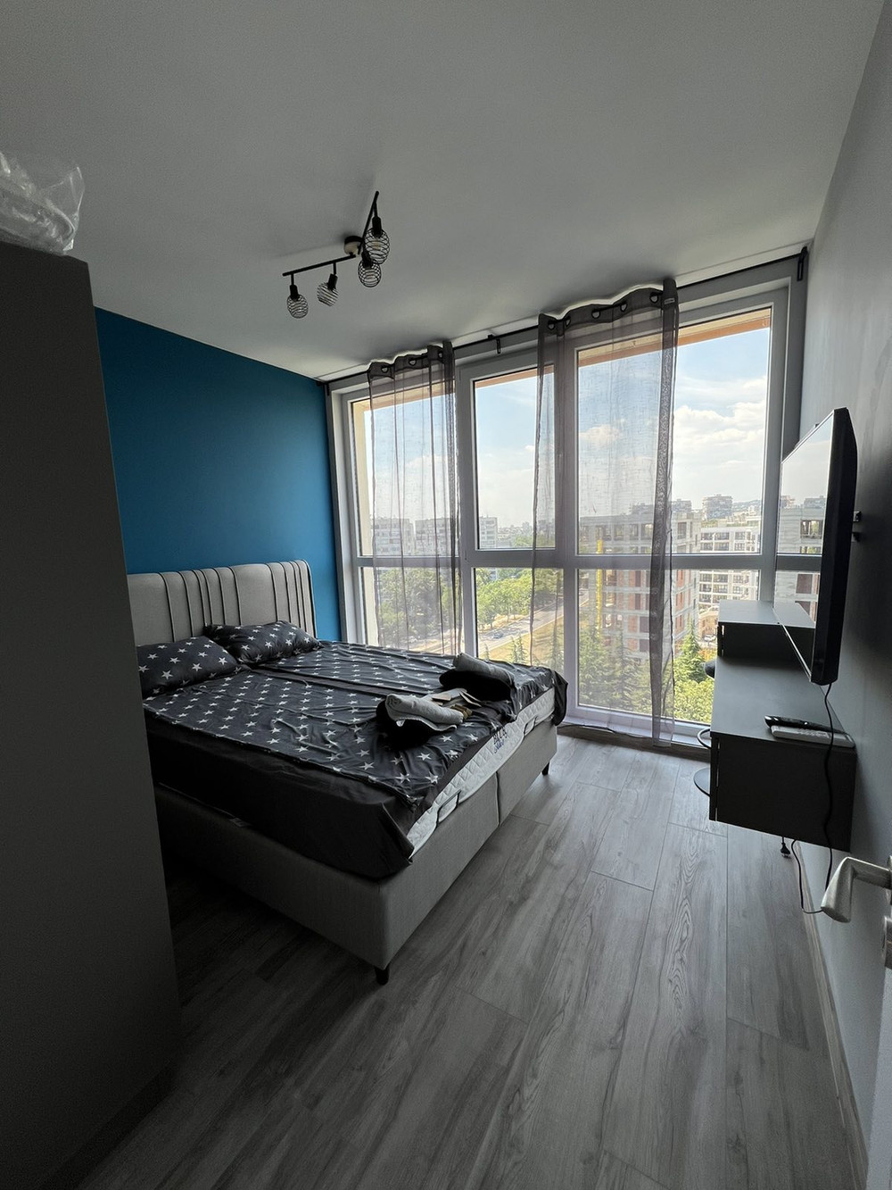 Blue Apartment-4People-City View preview