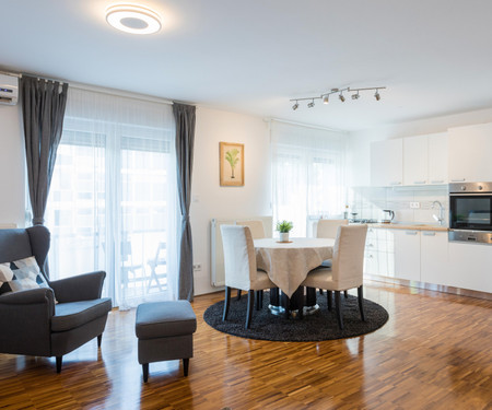 Spacious 2BDR Apartment with Beautiful Terrace