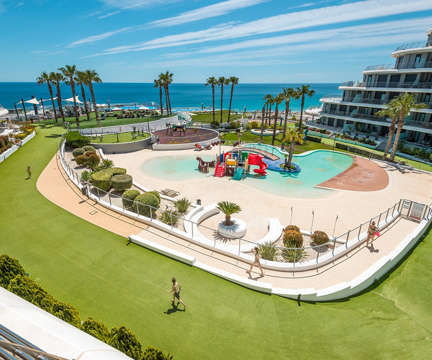 Luxury Beachfront Apt | Heated Pool, Gym & Seaview