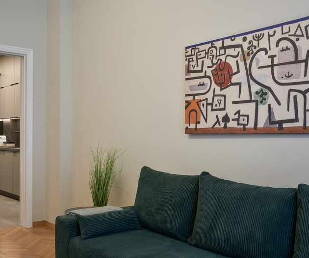 The lving room's comfortable sofa