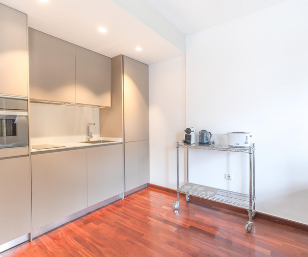 Bright & Cozy Penthouse · Seasonal Rental