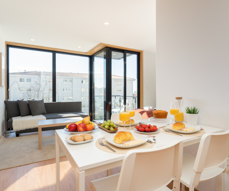 Gorgeous Bright Flat w/ Balcony