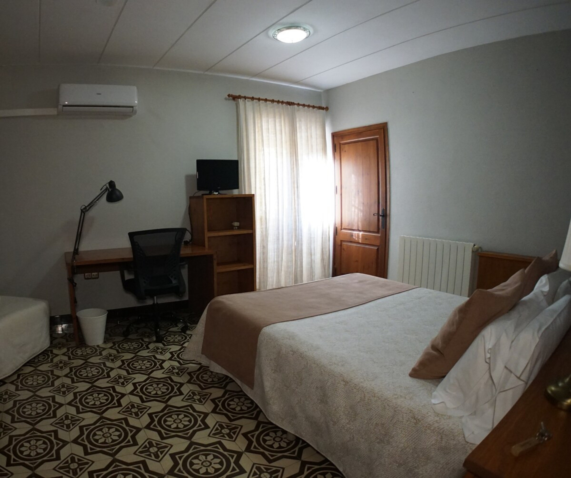 Bedroom image 3
