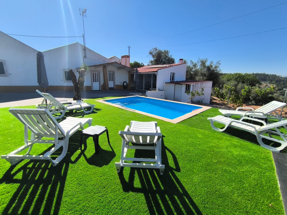 Country house with pool and barbecue preview