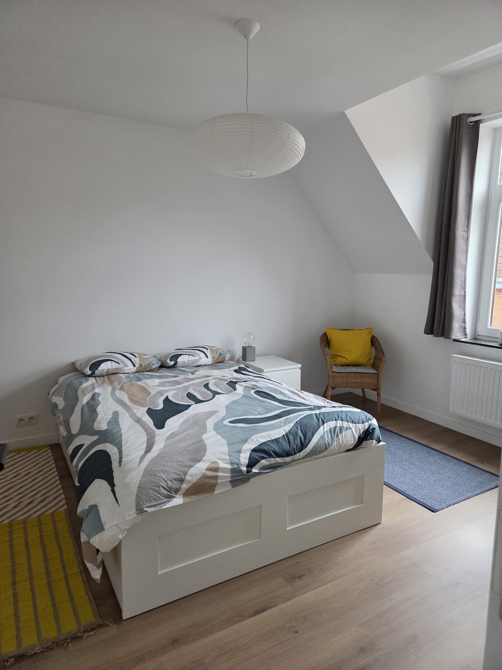 Bright and quiet room preview