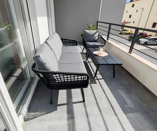 Balcony with lounge seating
