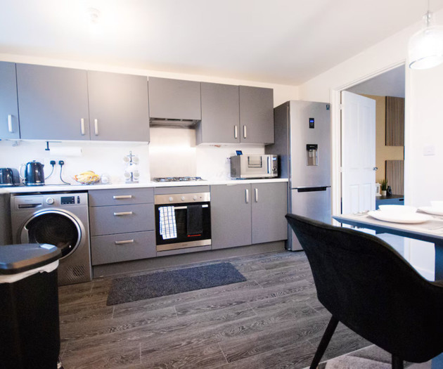 Cozy 3 Bedroom Home | Pet Friendly | Free Street P