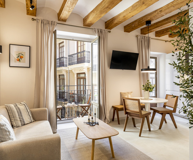 Super elegant, bright and centrally located