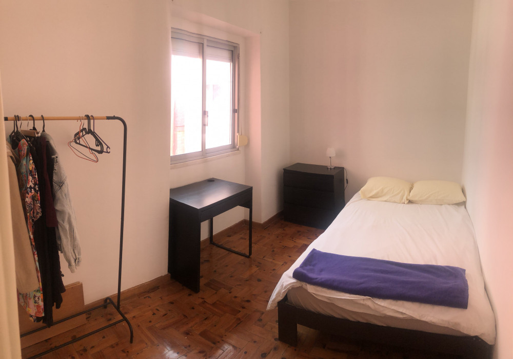 Comfy room in central Almada preview