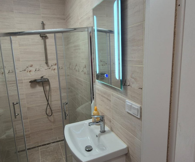 Light studio with balcony close to sea and center