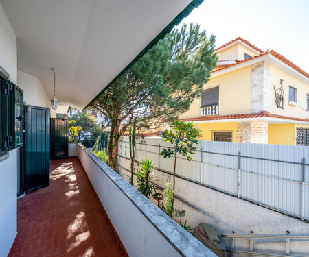 House in Carcavelos with pool and garden