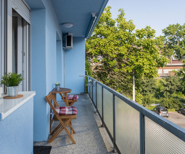 Spacious 2BDR Apartment - FREE PARKING