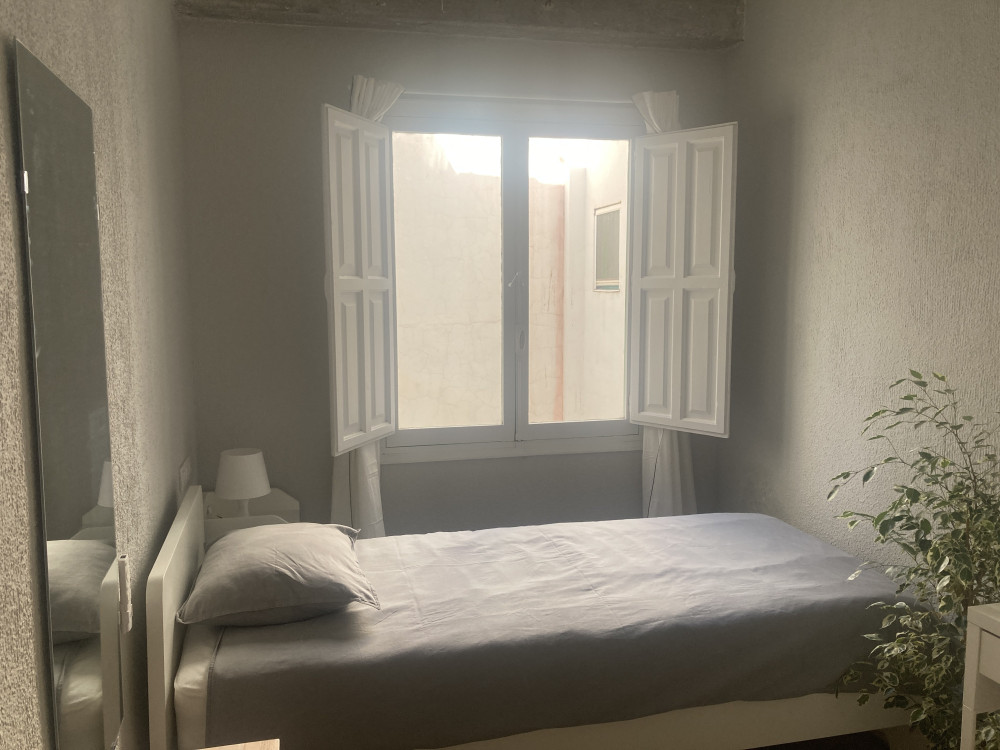 Verdil Room - Cozy, bright, large window to patio preview