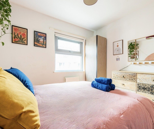 Bright artistic flat in Central East London